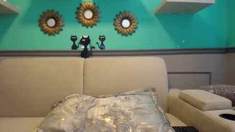 mhariangell @ myfreecams on 20240125