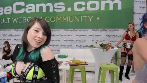 aphiademieux @ myfreecams on 20240126