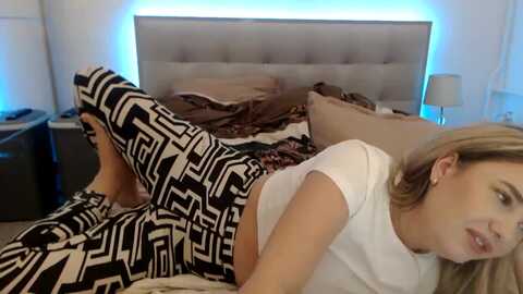 crinnamania @ myfreecams on 20240126