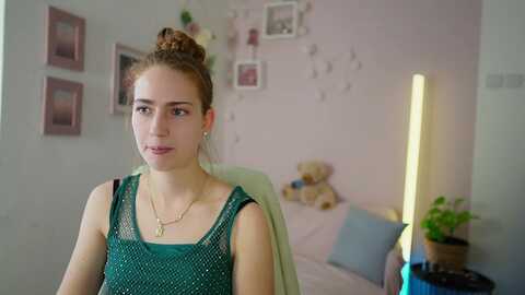 naomi_woods18 @ myfreecams on 20240126