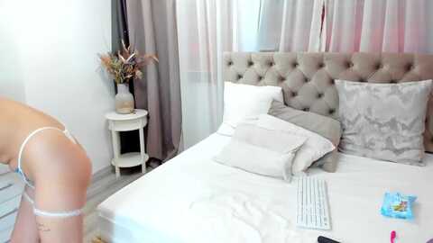 oliviarimes @ myfreecams on 20240126