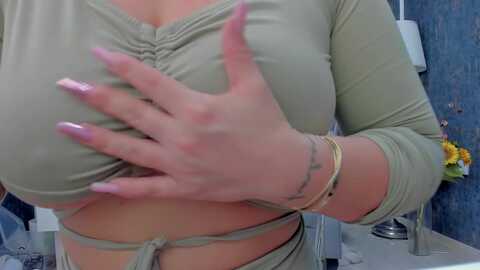 bo0ty_queen_ @ myfreecams on 20240127