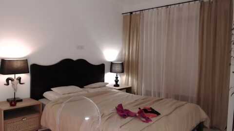 lanaivans @ myfreecams on 20240127