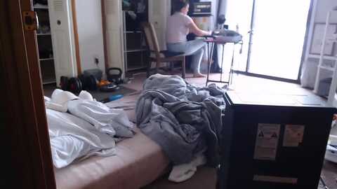 adoreanna @ myfreecams on 20240129