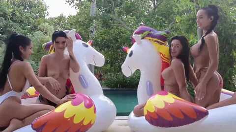 evelinarosse @ myfreecams on 20240129