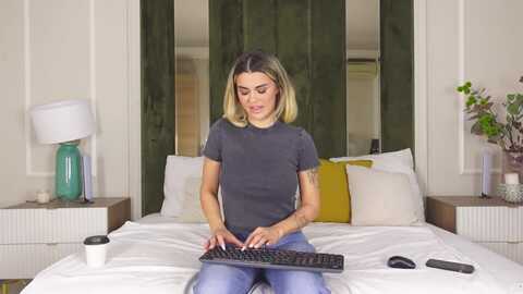 savagemonica @ myfreecams on 20240129