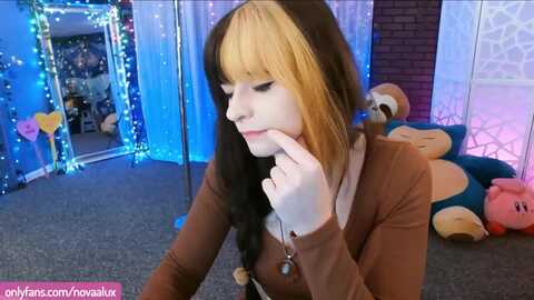 novaalux @ myfreecams on 20240201