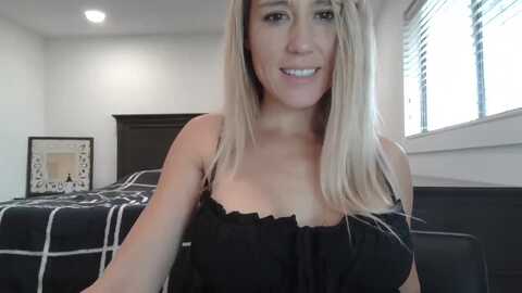 blondmilf92 @ myfreecams on 20240205
