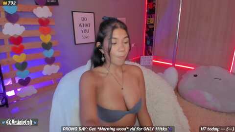 katiecroft @ myfreecams on 20240205