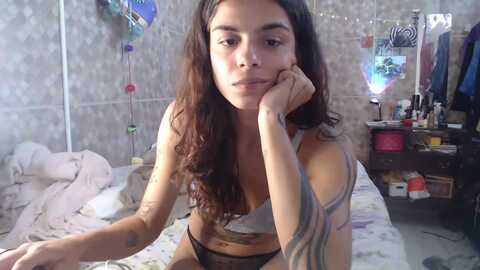 lauraflor @ myfreecams on 20240205