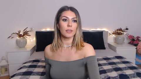 bluestocking @ myfreecams on 20240206
