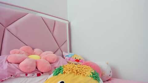 cherrycute666 @ myfreecams on 20240207