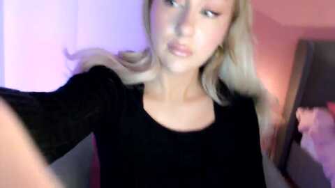 petiteavax @ myfreecams on 20240208