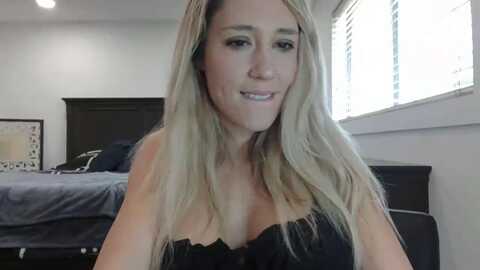 blondmilf92 @ myfreecams on 20240212