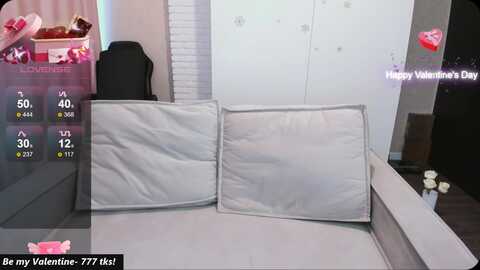 hollymollyy @ myfreecams on 20240212