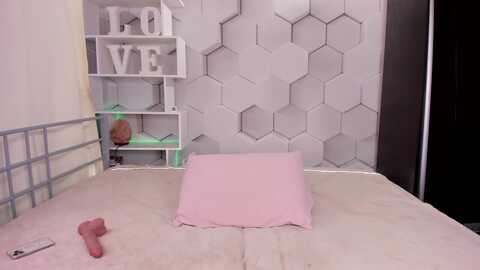 ladylizzi @ myfreecams on 20240212