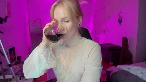 gingervi @ myfreecams on 20240213