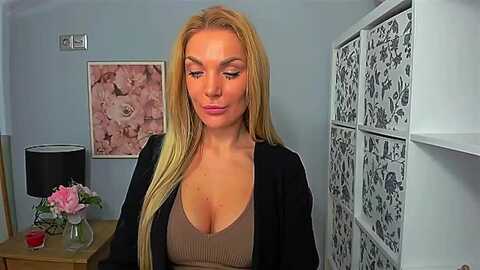 auloragold @ myfreecams on 20240214