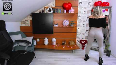 daisyli @ myfreecams on 20240215