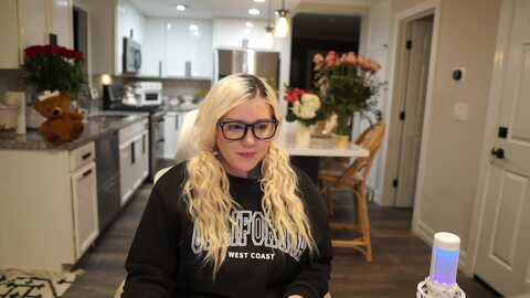 mermaidmiley @ myfreecams on 20240216