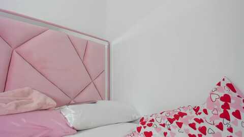 cherrycute666 @ myfreecams on 20240217