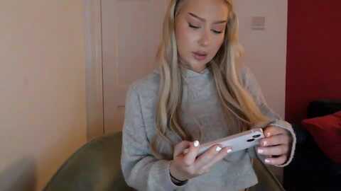 petiteavax @ myfreecams on 20240217