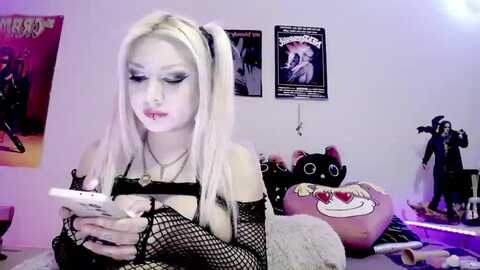 ratqueen @ myfreecams on 20240218