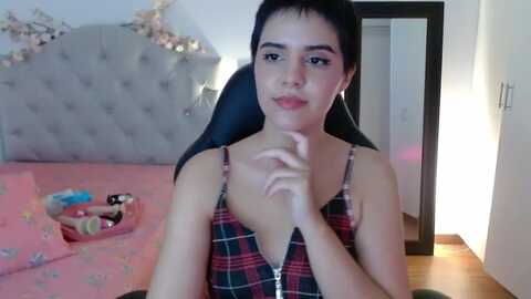 miacollins1x