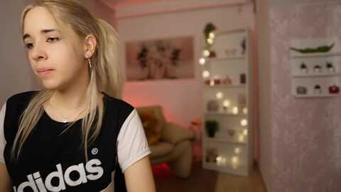 katie_kush18 @ myfreecams on 20240220