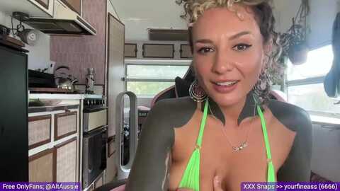 alt_aussie @ myfreecams on 20240222