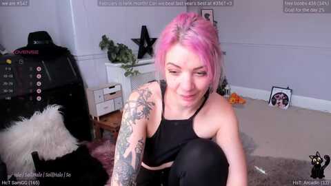 lunawolfie @ myfreecams on 20240223