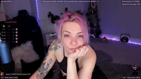 lunawolfie @ myfreecams on 20240223