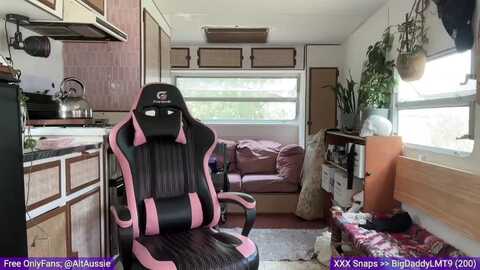 alt_aussie @ myfreecams on 20240225