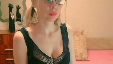 yourdaydreams @ myfreecams on 20240225