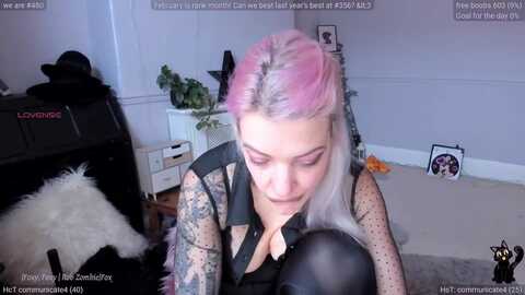 lunawolfie @ myfreecams on 20240227