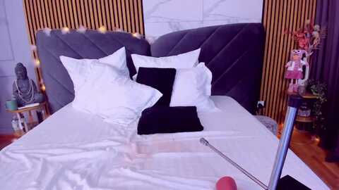 awwwella @ myfreecams on 20240228