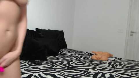 pieceofartt @ myfreecams on 20240228