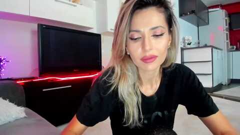 smileytinaa @ myfreecams on 20240228