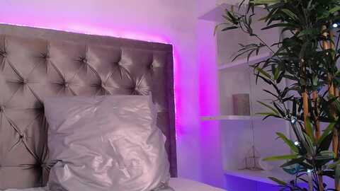 alma_whiteee @ myfreecams on 20240301
