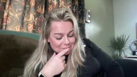 little_l @ myfreecams on 20240304