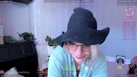 lunawolfie @ myfreecams on 20240305