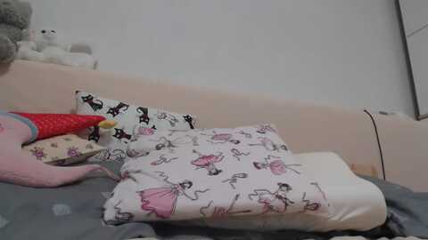 roselynmoon @ myfreecams on 20240305