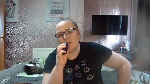 yummymummy39 @ myfreecams on 20240306