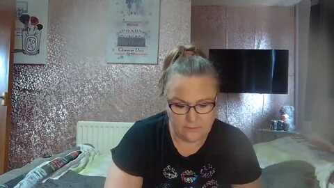 yummymummy39 @ myfreecams on 20240307