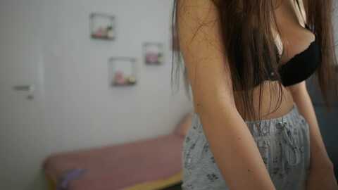 evelyncage_ @ myfreecams on 20240309