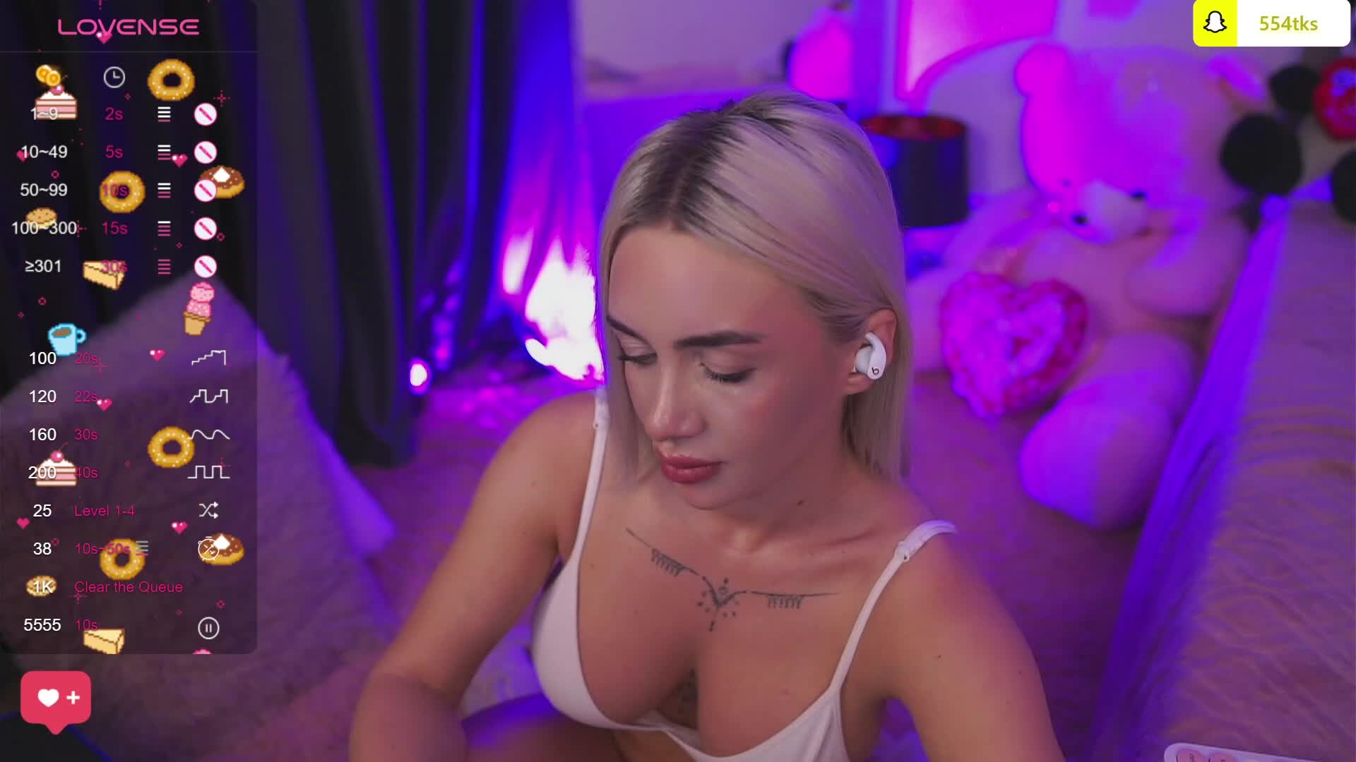 cute_blondie @ myfreecams on 20240315