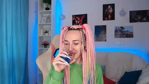 sara_polly @ myfreecams on 20240316