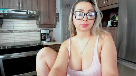 bustyleila @ myfreecams on 20240317
