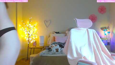mangomae @ myfreecams on 20240317