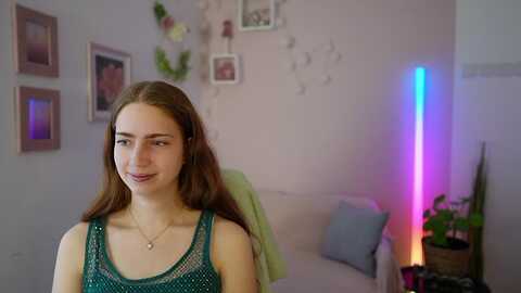 naomi_woods18